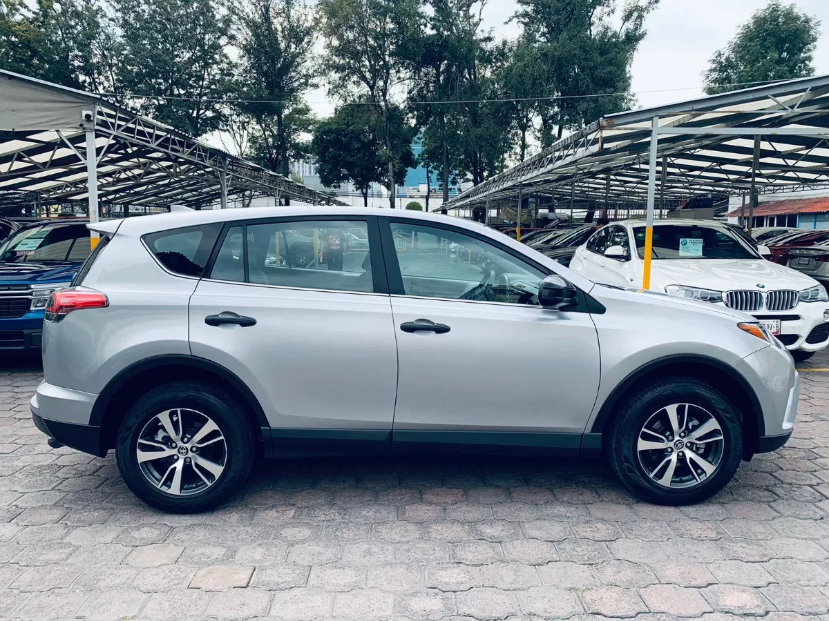 Toyota RAV4 2.5 Le At 2017
